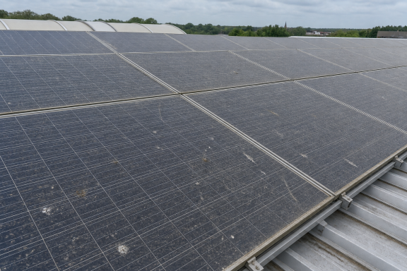 Verschmutzte Solarmodule vor professioneller Solarreinigung